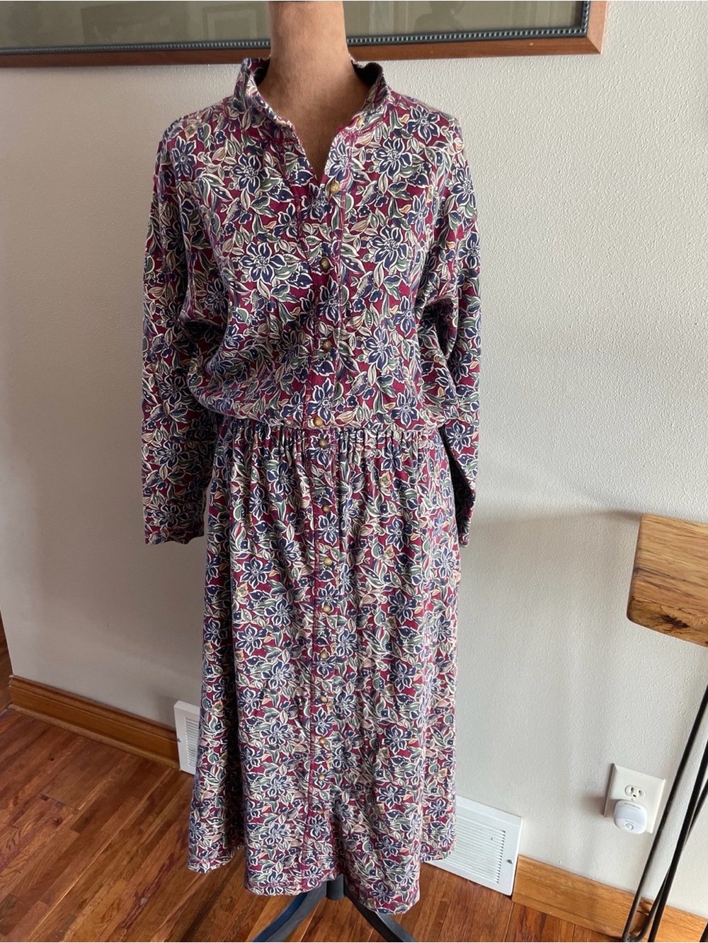 Vintage 90’s Eddie Bauer 100% cotton floral maxi dress.